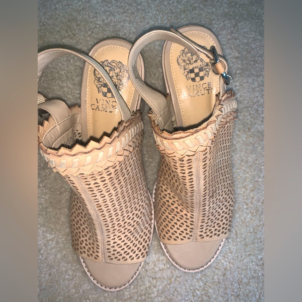 Size 8 Vince Camuto heels, 3”. Tan color great for summer to fall transition!
